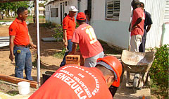 Apoyan venezolanos reconstruccion de escuelas en Pinar del Rio